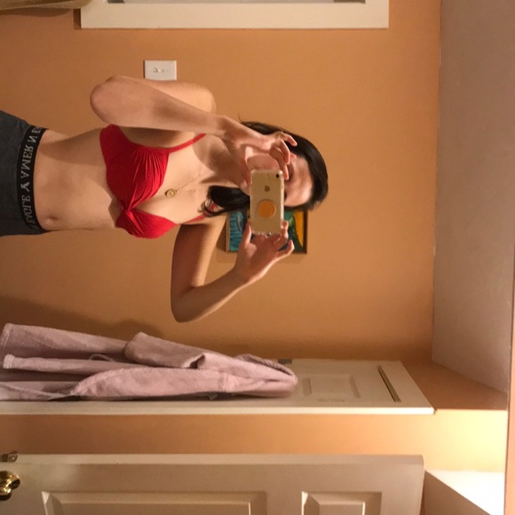 Red bikini - Picture 2 of 2